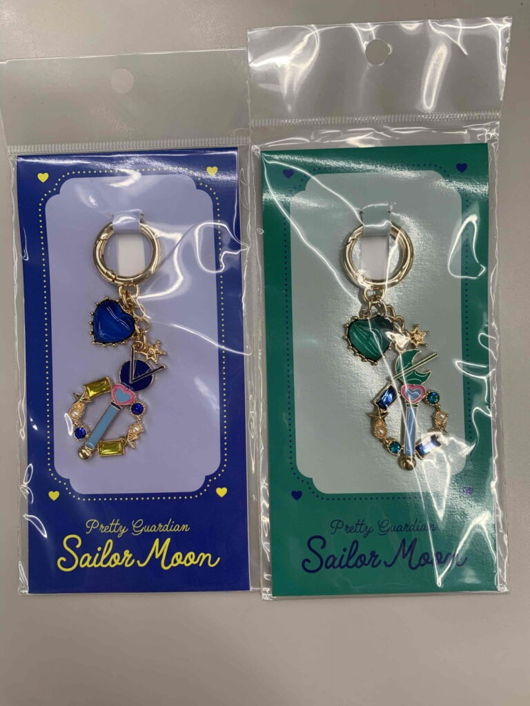 左からバッグチャーム 変身リップロッド(天王はるか)、バッグチャーム 変身リップロッド(海王みちる)の商品が映った画像